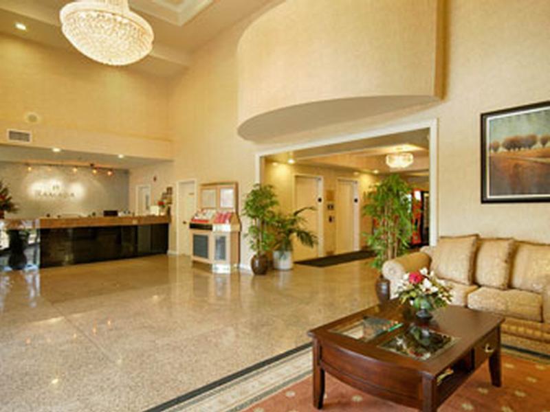 Hotel Ramada By Wyndham Bakersfield Zewnętrze zdjęcie